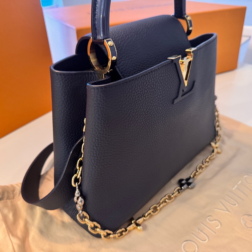 Limited Louis Vuitton Navy Capucines MM - Picture 3 of 16